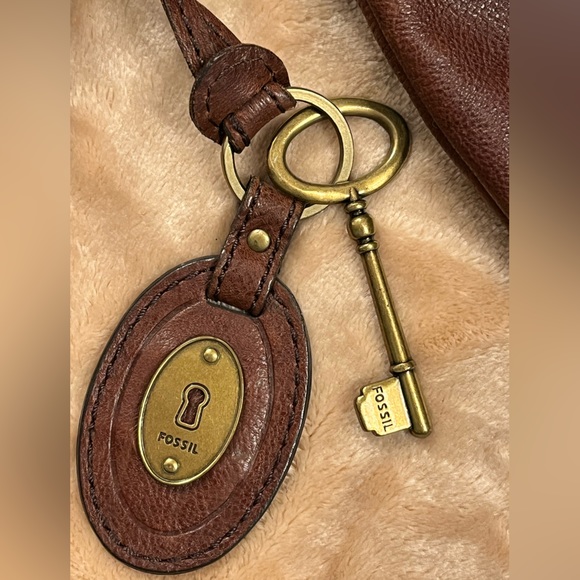 👜 Pre- Loved Vintage Brown Leather Fossil Messenger style purse - Picture 7 of 14